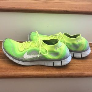 Men’s Nike Free Run tennis shoes